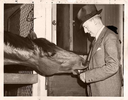 Фото лошади по кличке Сухарь (Seabiscuit) и Говарда