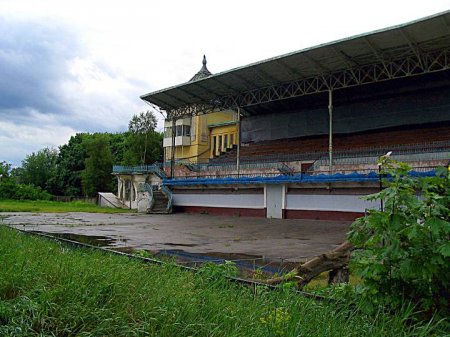 Фото внутреннего фасада Харьковского ипподрома