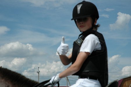 Фото всадницы в каскетке