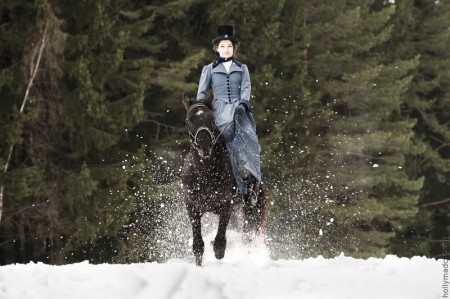 Верховая езда в дамском седле