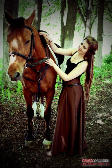 Фото девушки и лошади