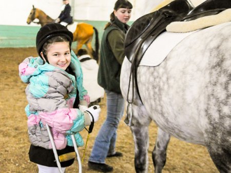 Девочка-калека с лошадью