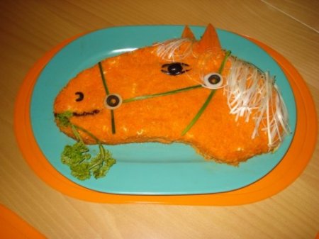 «Лошадка» из грибов с блинчиками и мандаринами