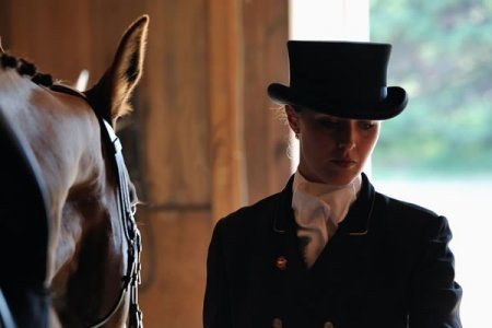 Фотография девушки и лошади