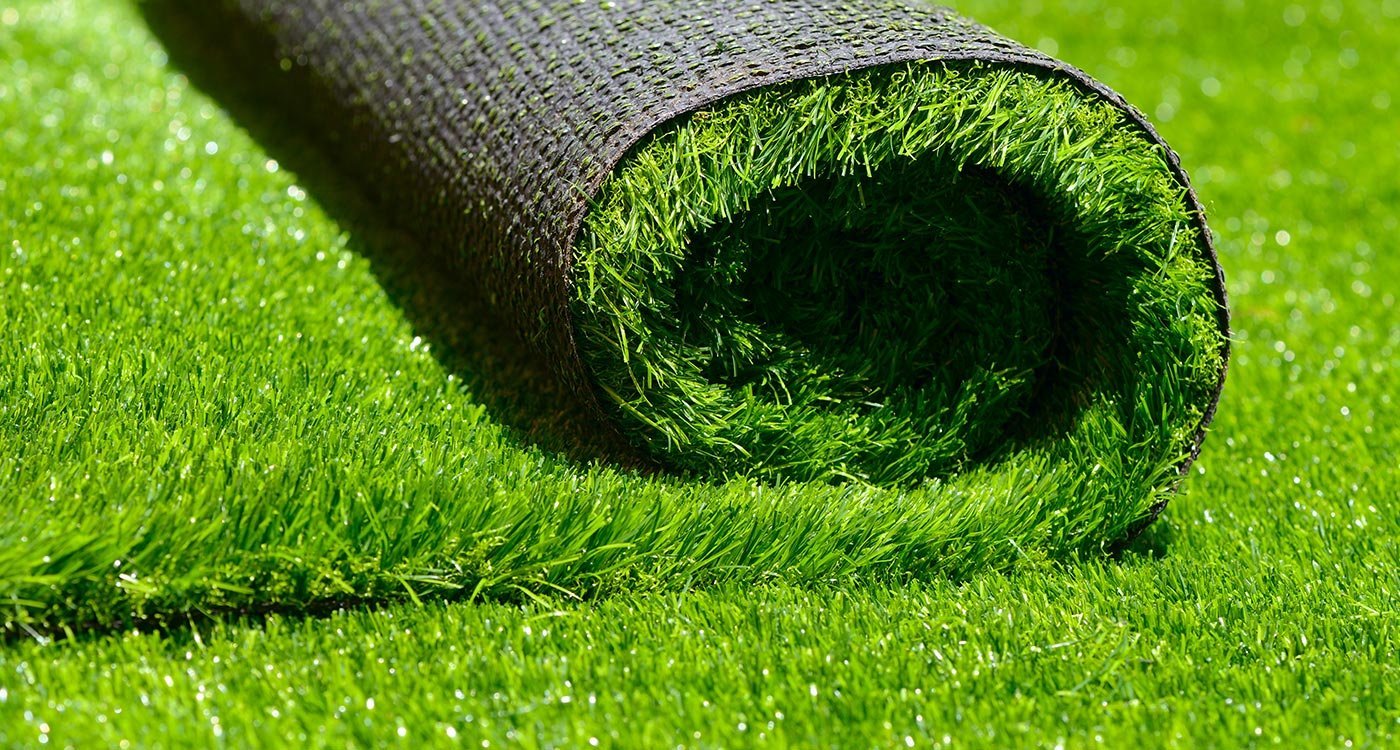 Рулонный газон — чем он хорош и в чем его особенности?