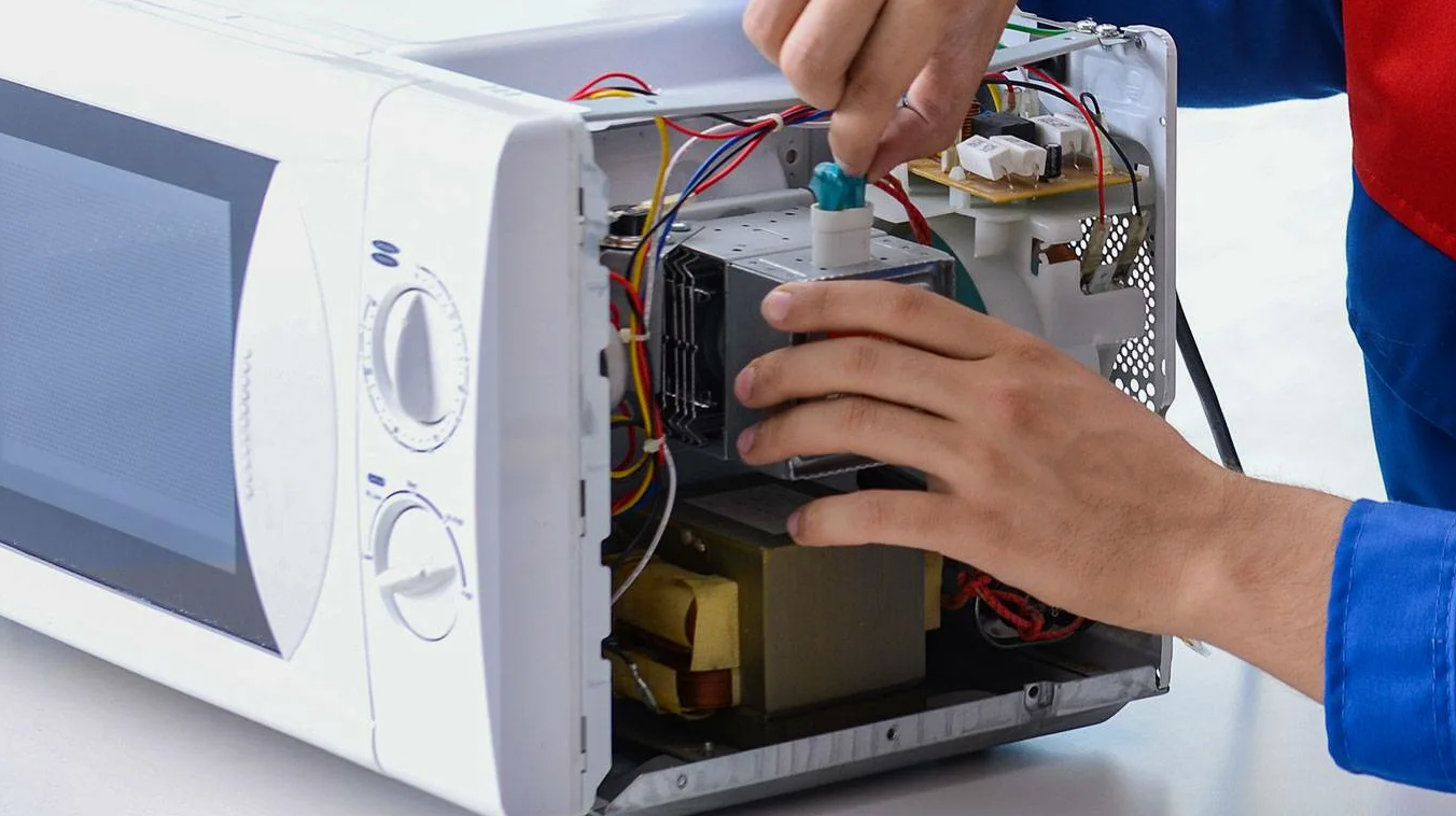 Почему важно своевременно ремонтировать микроволновку?